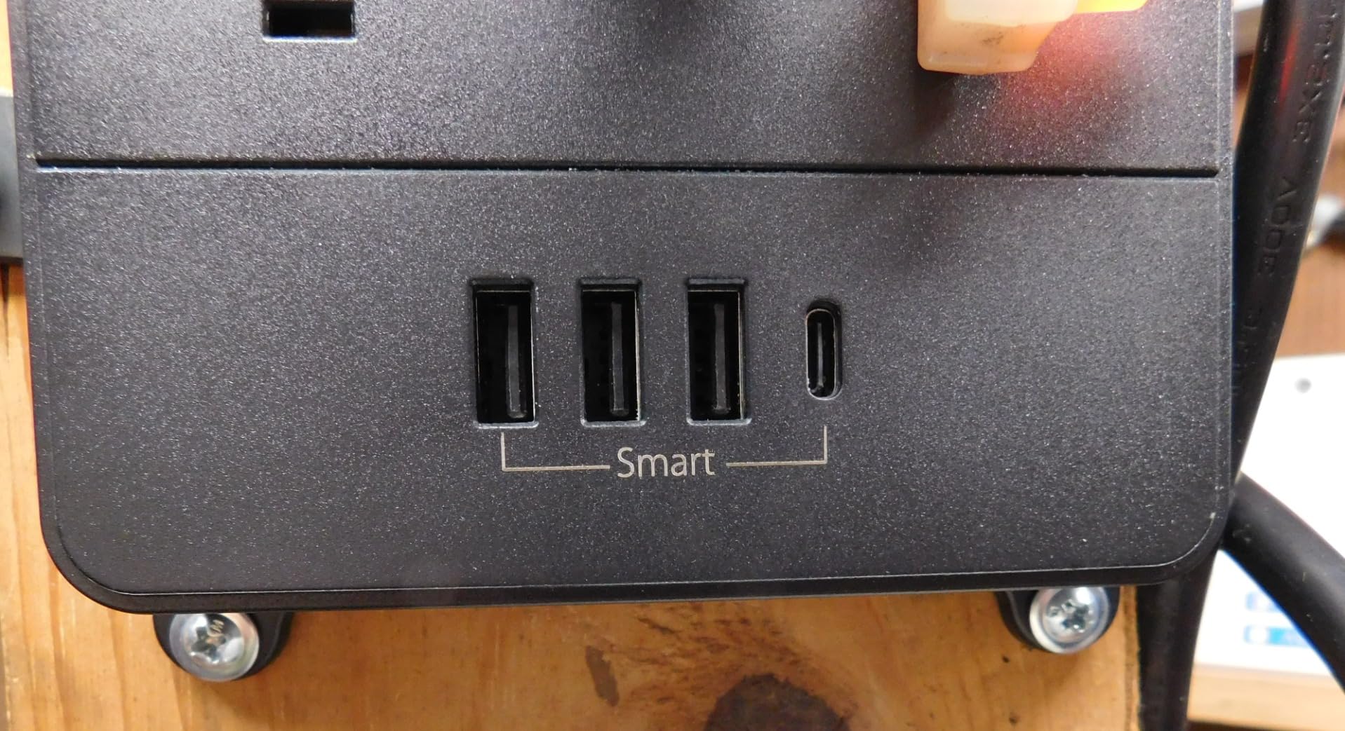 TROND Surge Protector Power Strip 5ft Cord, 4000J, 4 USB, ETL Listed, Black | 13 Widely-Spaced Outlets Expansion with USB C Ports, Low-Profile Flat Plug, Wall Mount, Extension Cord, 14AWG Heavy Duty customer photo 1