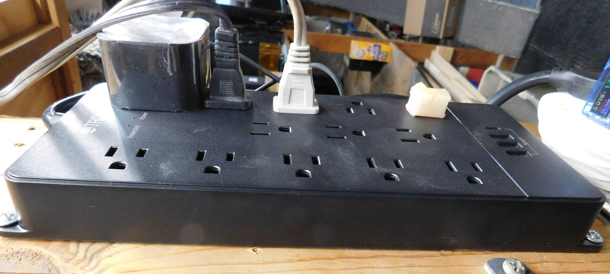TROND Surge Protector Power Strip 5ft Cord, 4000J, 4 USB, ETL Listed, Black | 13 Widely-Spaced Outlets Expansion with USB C Ports, Low-Profile Flat Plug, Wall Mount, Extension Cord, 14AWG Heavy Duty customer photo 2