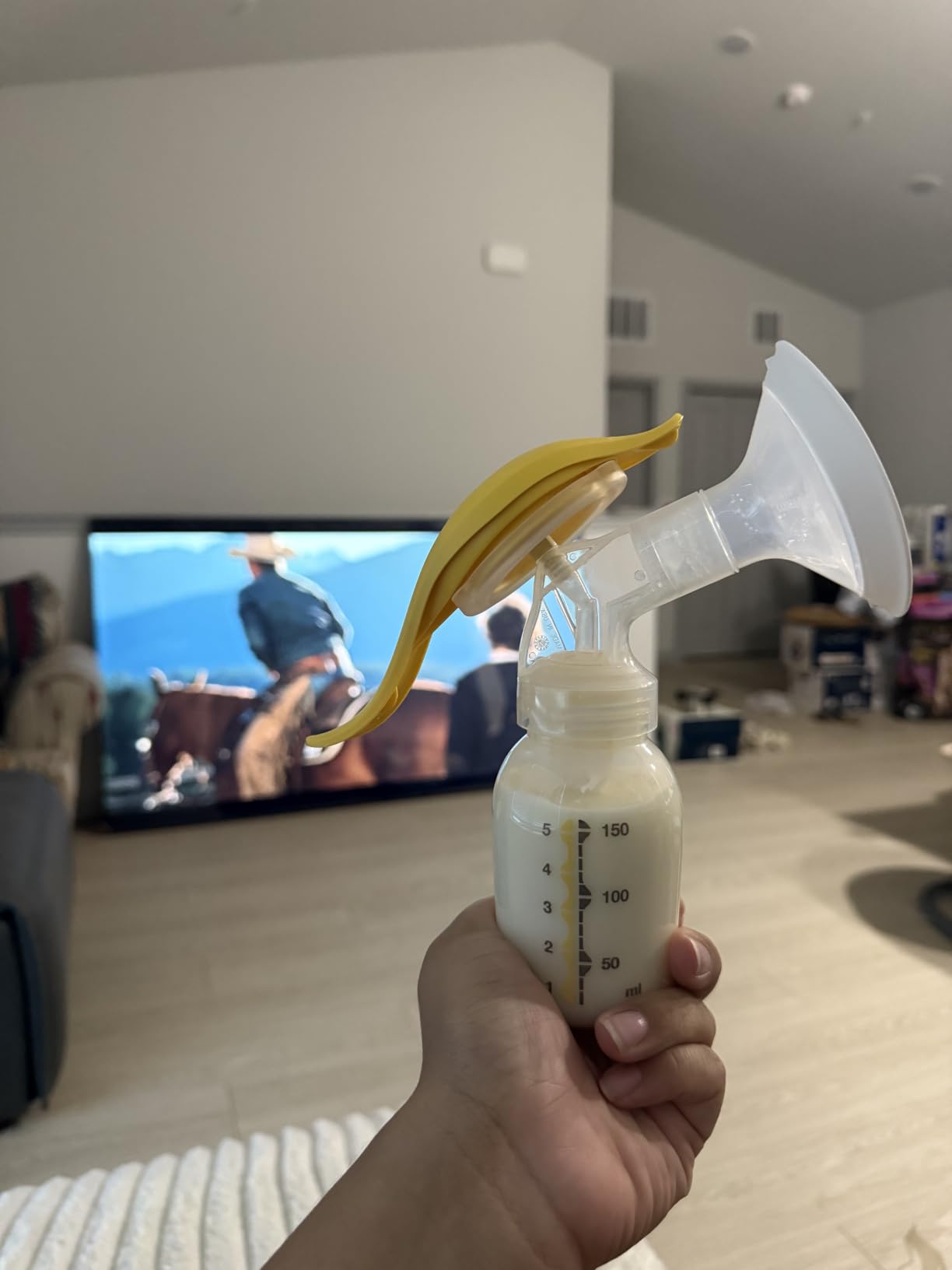 Medela Harmony Manual Breast Pump, On-the-Go, More Milk Output | Soft-Rim Comfort Shield, 2-Phase Expression, Lightweight & Portable, 5 oz, BPA-Free, Hand Pump customer photo 2