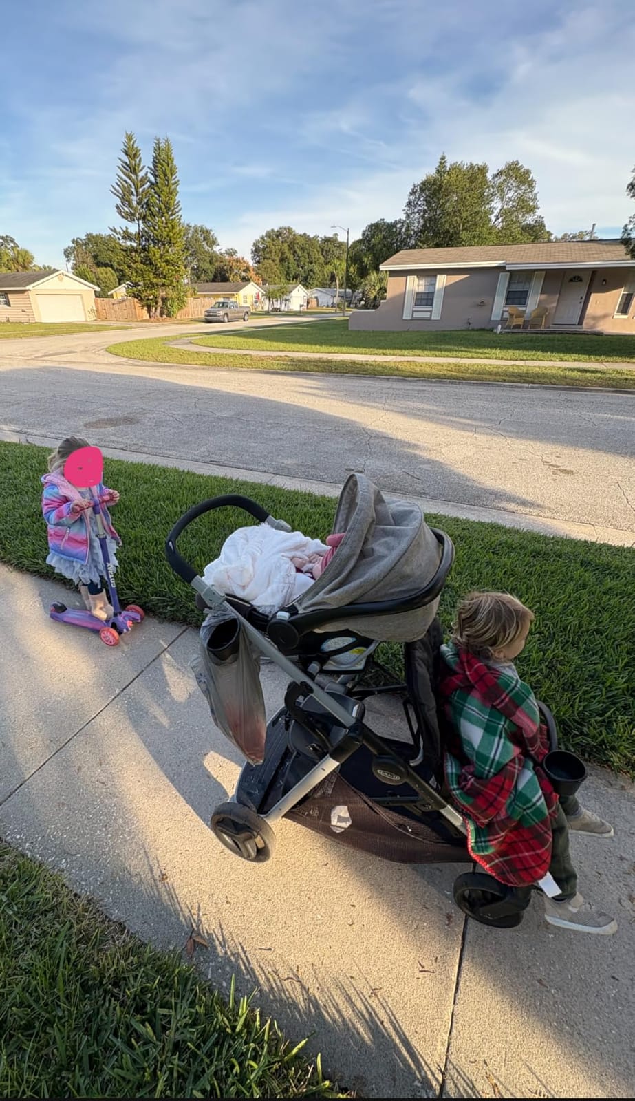 Graco Ready2Grow 2.0 Double Stroller, Twin Baby Stroller Features Bench Seat and Standing Platform Options, Compact Fold Perfect for Baby Travel, Rafa customer photo 1