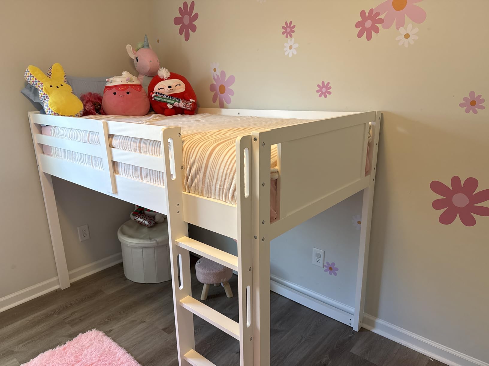 Delta Children Twin Loft Bed with Guardrail and Ladder, White customer photo 1