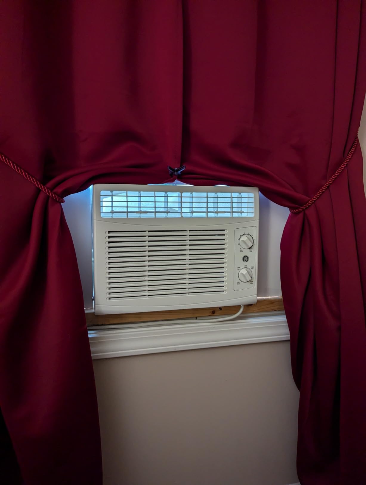 GE Window Air Conditioner Unit, 5,000 BTU for Small Rooms up to 150 sq ft. with Manual Adjustable Fan and Cooling Settings, Perfect for Small Bedroom or Living Room, Easy Install Kit Included, White customer photo 1