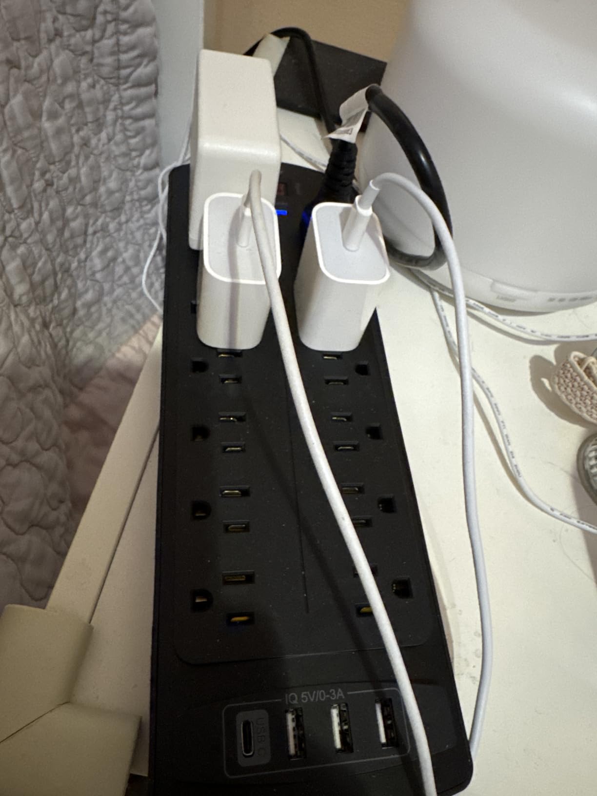 ALESTOR 6 Ft Surge Protector Power Strip with 12 Outlets and 4 USB Ports | 2700 Joules, 6 Feet Heavy Duty Extension Cord with Multiple Outlets for Home, Office, Dorm Room, ETL Listed, Black customer photo 1