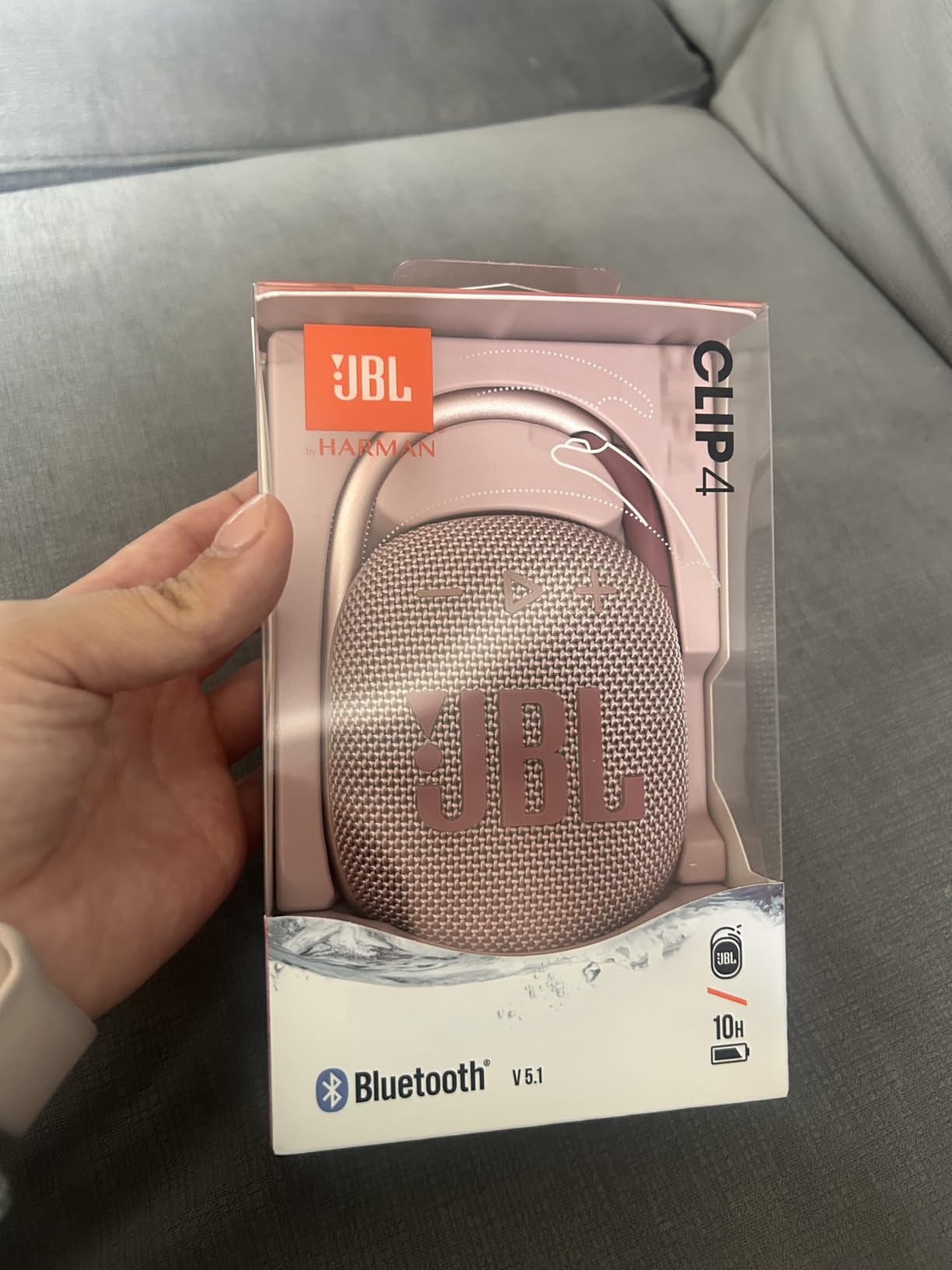 JBL Clip 4 - Portable Mini Bluetooth Speaker, big audio and punchy bass, integrated carabiner, IP67 waterproof and dustproof, 10 hours of playtime, speaker for home, outdoor and travel (Grey) customer photo 2