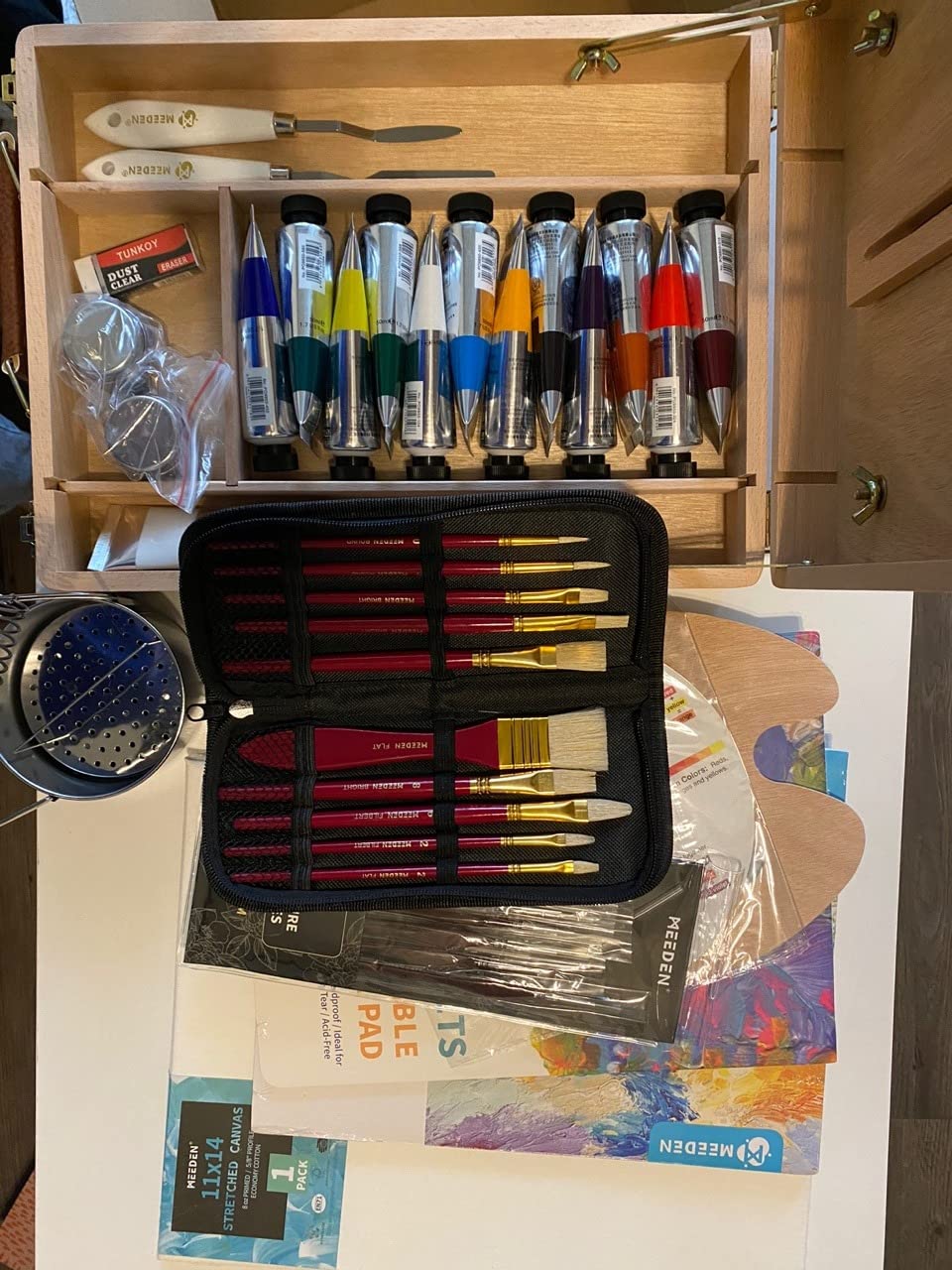 MEEDEN Art Oil Painting Kit: 37Pcs All-in-One Oil Supplies with Easel Box | Professional Oil Paint Kit with 60ml Oil Paint Set, Paint Brushes, Palette Knives, Canvases, for Adults Artists Beginners customer photo 2