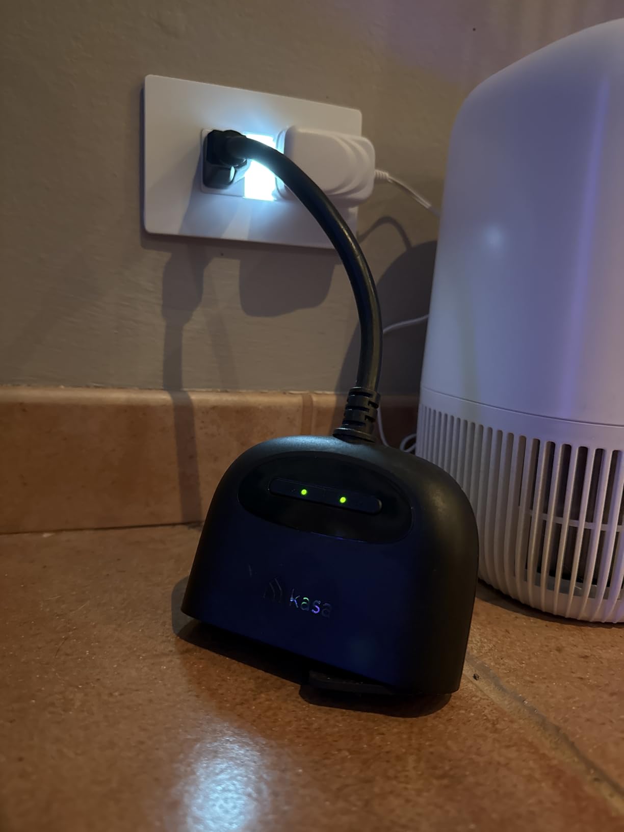 Kasa Outdoor Smart Plug, Smart Home Wi-Fi Outlet with 2 Sockets, EP40 | IP64 Weather Resistance, Compatible with Alexa, Google Home, No Hub Required, ETL Certified, Black customer photo 1