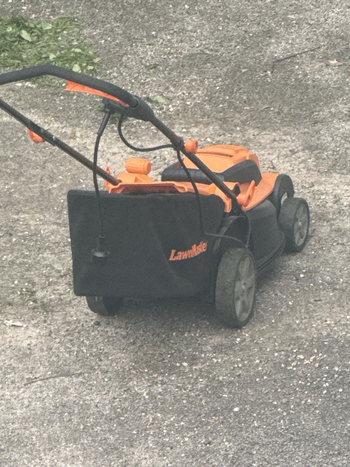 LawnMaster MEB1114K Electric Corded Lawn Mower 15-Inch 11AMP customer photo 1