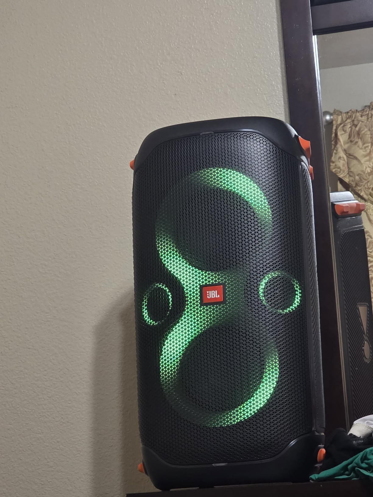 JBL PartyBox 110 - Portable Party Speaker with Built-in Lights, Powerful Sound and deep bass, Black customer photo 2