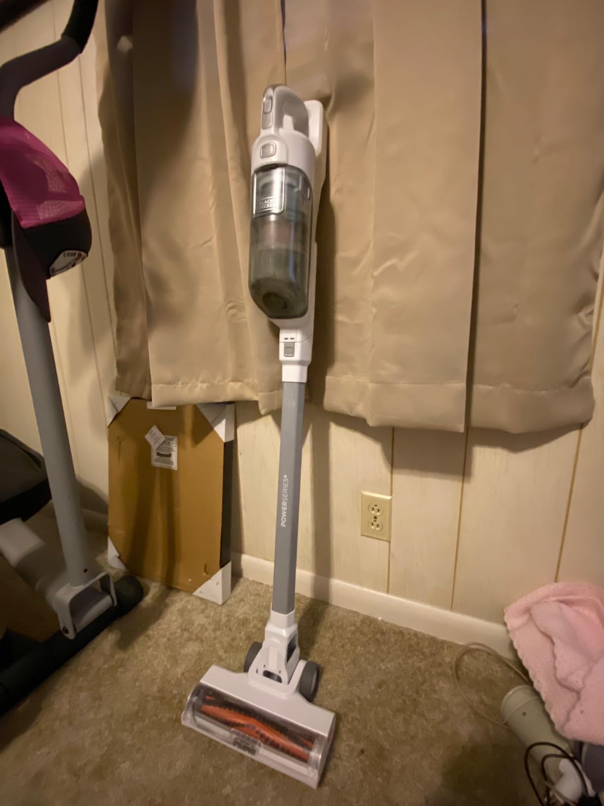 BLACK+DECKER POWERSERIES+ 20V MAX Cordless Stick Vacuum Cleaner with LED Floor Lights, Bagless, Lightweight, Cordless Vacuum Cleaners for Home, Up to 44 Minutes, Powerful Suction, Gray (BHFEA520J) customer photo 2