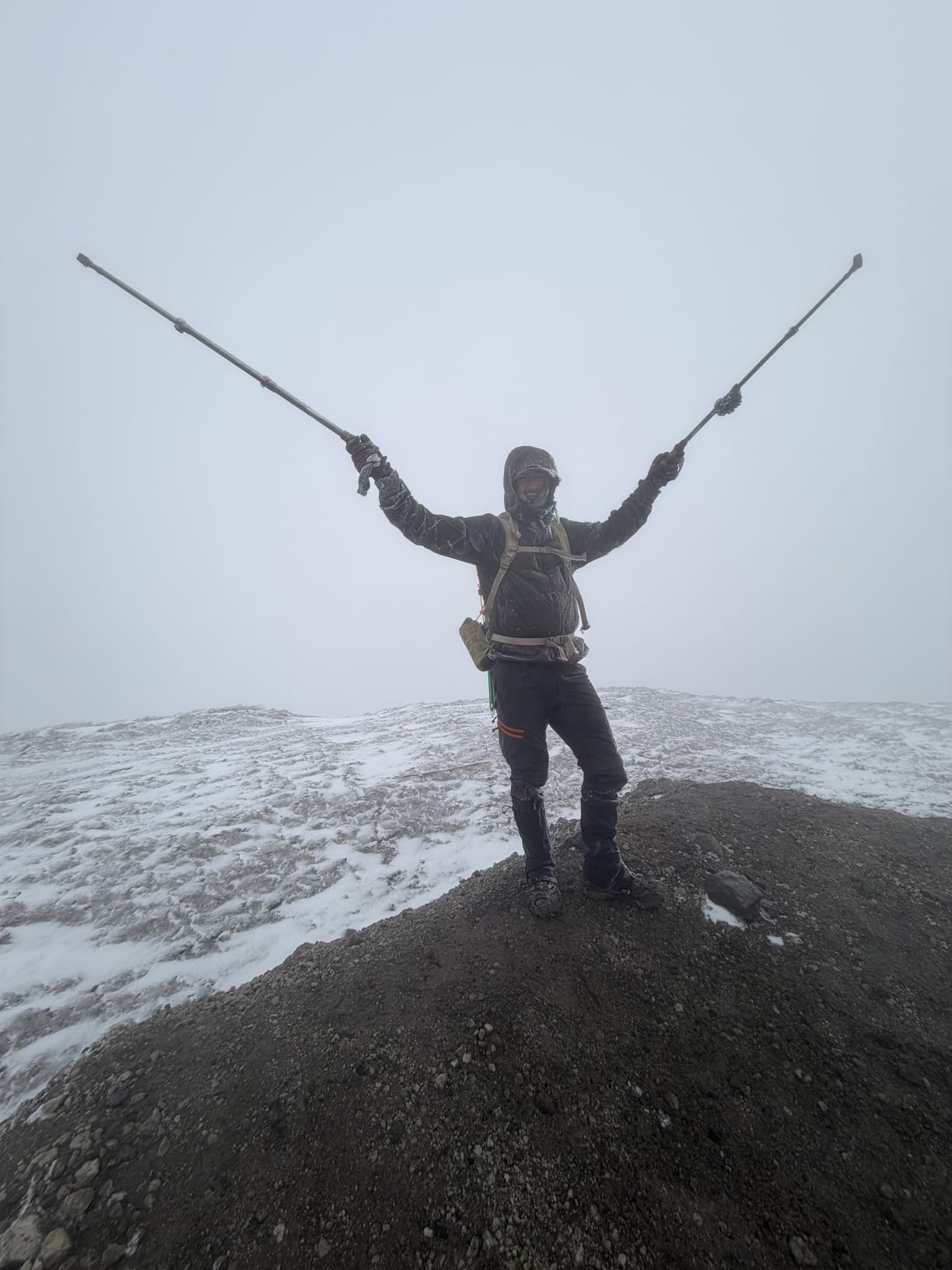 KINGGEAR Trekking Poles 7075 Aluminum Lightweight Hiking Sticks with Natural Cork Grip, EVA Support, Flip Lock System customer photo 1