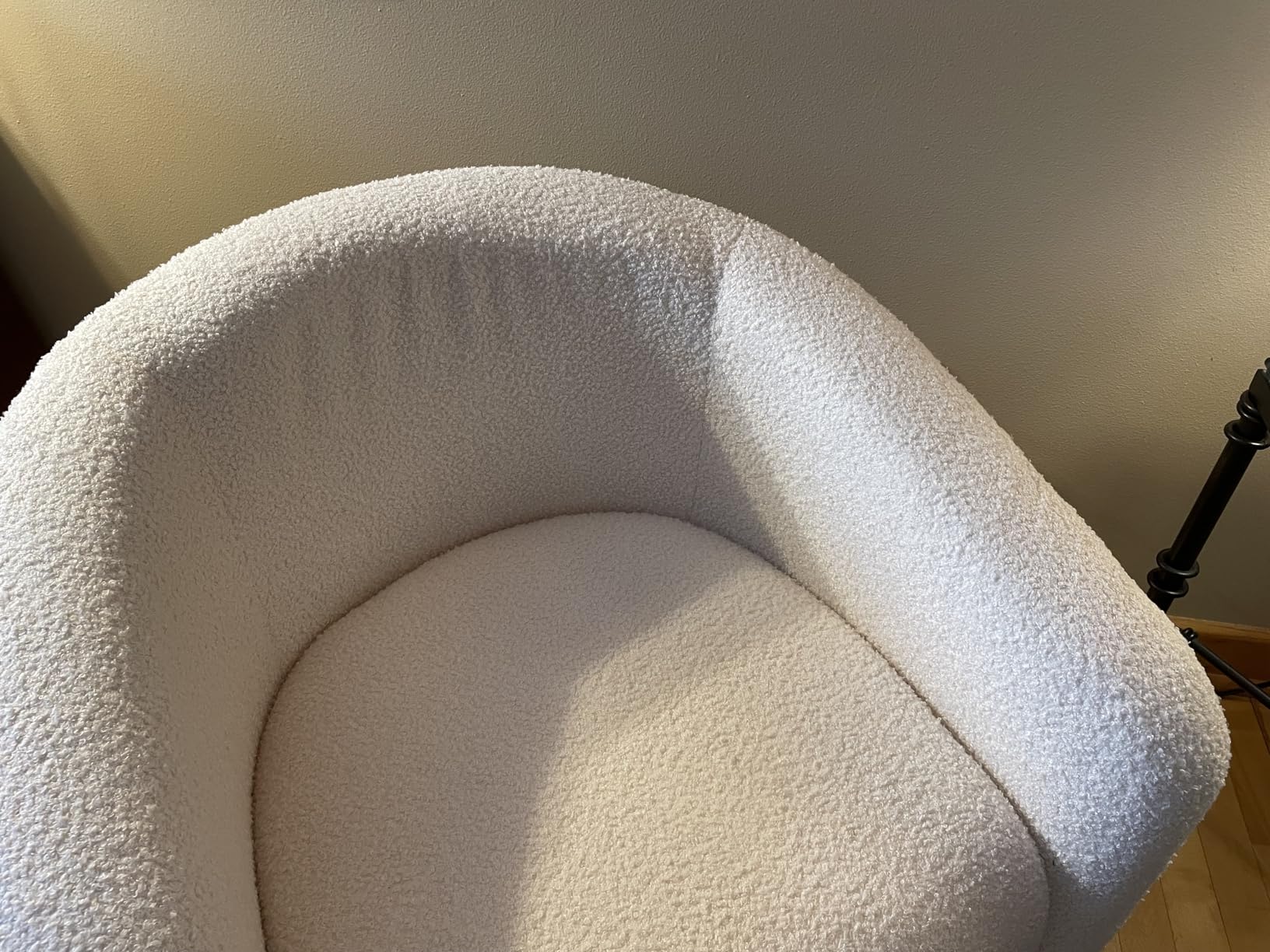 Yaheetech Small 25.5in Wide Sherpa Barrel Accent Chair for Bedroom, Ivory | Compact Cozy Barrel Chairs with a Curved Silhouette, Upholstered Furry Armchair for Small Spaces, Living Room Bedroom Corner customer photo 1