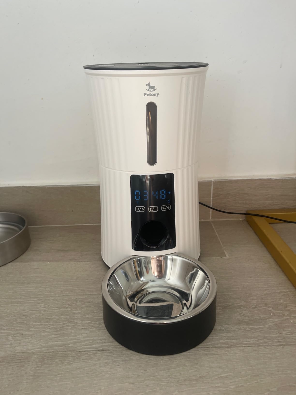 Petory Timed Automatic Cat Feeder - 4L Dry Food Dispenser for Cats and Dogs | With Desiccant Bag, Programmable Portion Control, Up to 6 Meals Daily, Dual Power Supply, 10-Second Voice Recorder customer photo 1