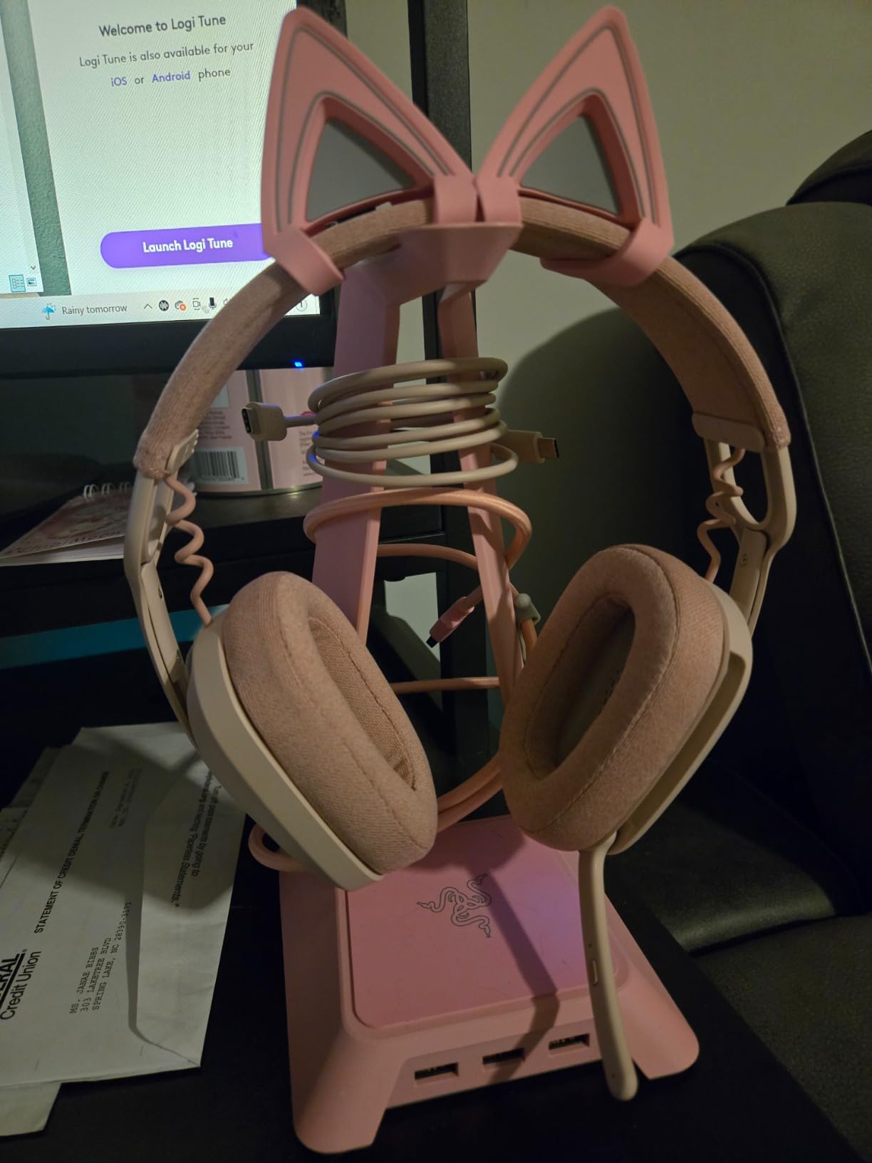 Logitech Zone Vibe 100 Wireless Over Ear Headphones - Off White customer photo 2