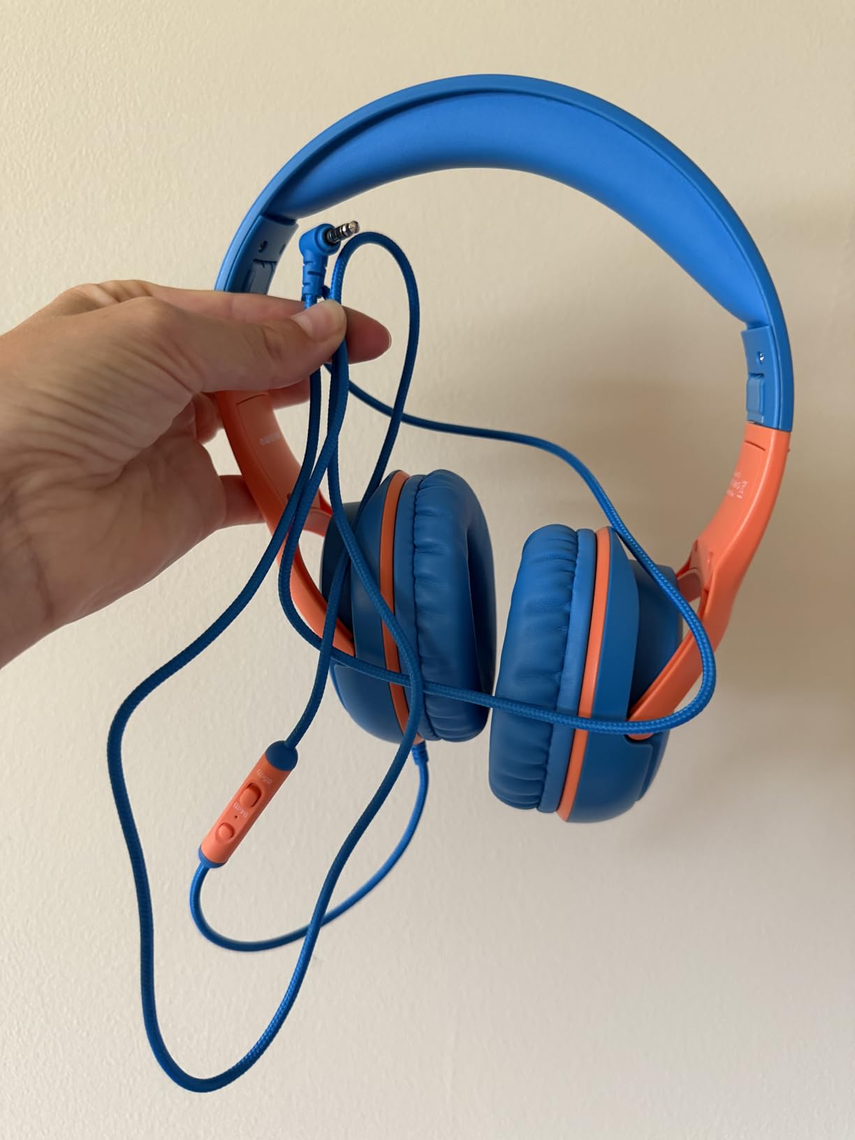 awatrue AT2 Kids Headphones for School with Mic, 85/94dB Safe Volume Limit | 3.5mm Jack, HD Mic, Portable Wired Headphone with Shareport, Stereo Sound On-Ear Headphones for Toddler Girls Boys BlueOrange customer photo 2