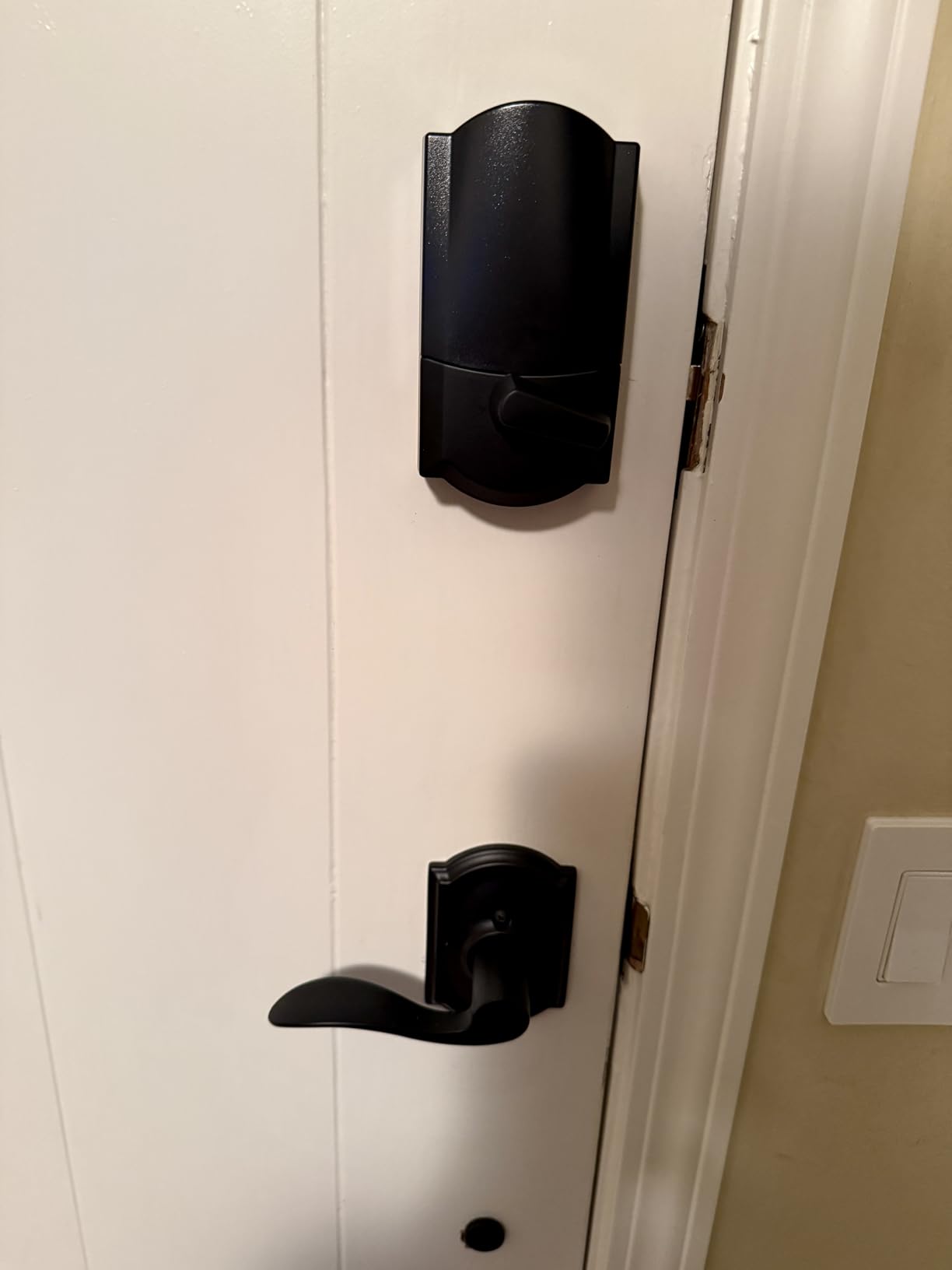 Schlage Encode Plus Smart WiFi Deadbolt Lock, Tap to Unlock, Matte Black, Apple Watch Unlock, Apple Home, Alexa & Airbnb Compatible customer photo 2
