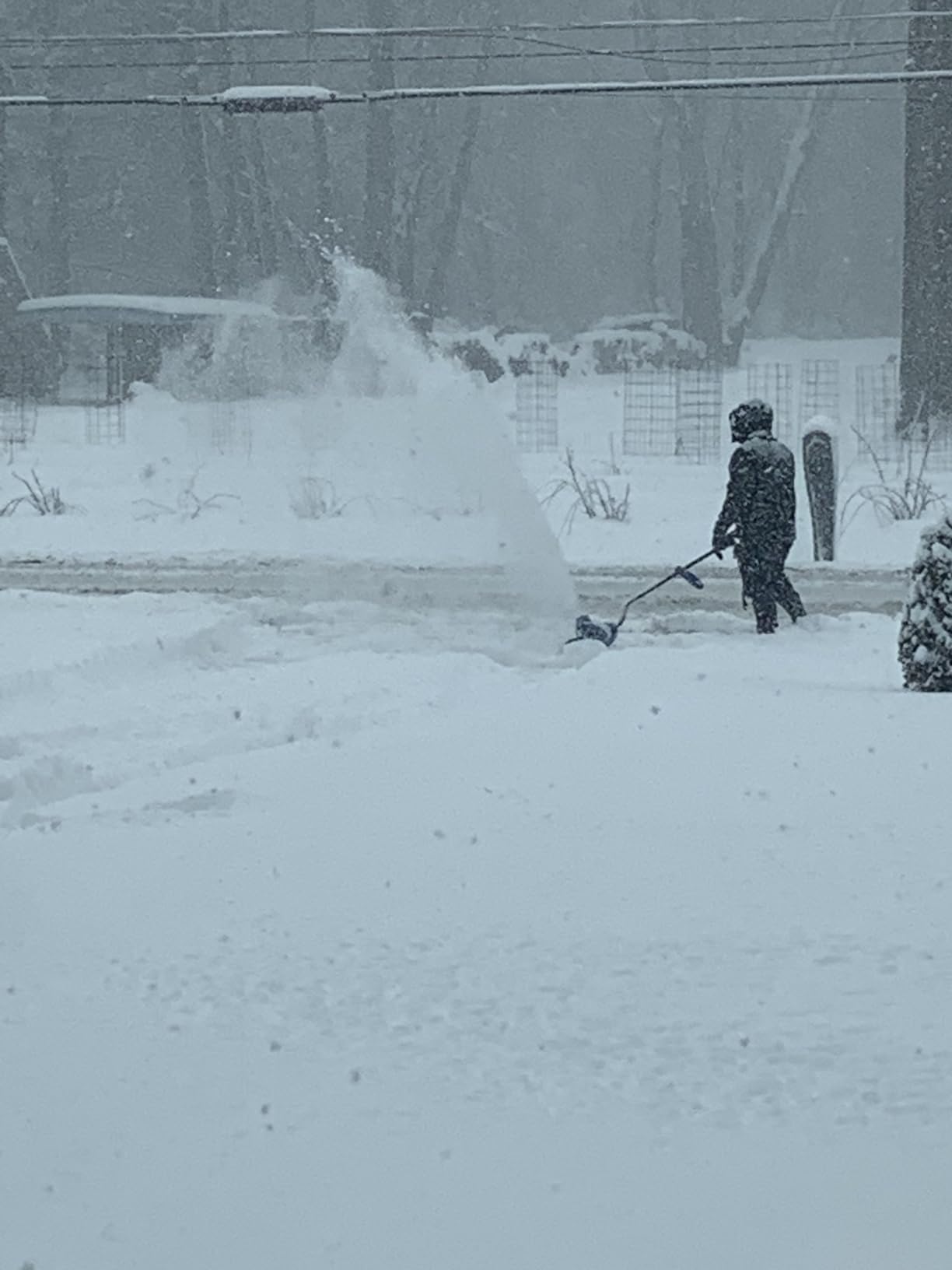 Snow Joe 24V Cordless Snow Shovel Kit with Cover and Scraper, 24V-SS13-TV1 | 13 Clearing Path, 400W Motor, Heavy-Duty Snow & Ice Removal for Driveway & Walkway customer photo 1