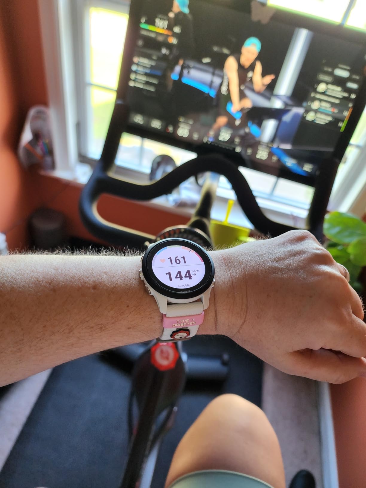 Garmin Forerunner 255 Music, GPS Running Smartwatch, 46mm, White | Music On Your Wrist, Lightweight, Training Readiness, Wrist-Based Running Dynamics & Power, HRV Status, Garmin Coach customer photo 2