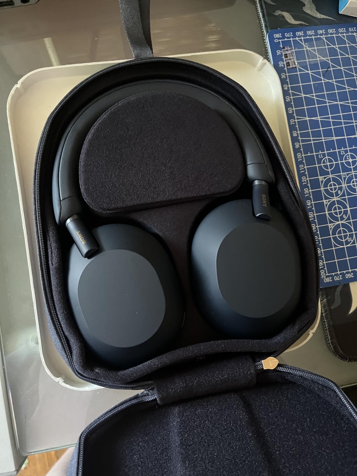 Sony WH-1000XM5 Premium Noise Cancelling Wireless Headphones, Black | Auto NC Optimizer, Up to 30 Hrs of Battery, Carrying Case, Crystal Clear Calls, Touch Control, Multipoint Connection customer photo 1