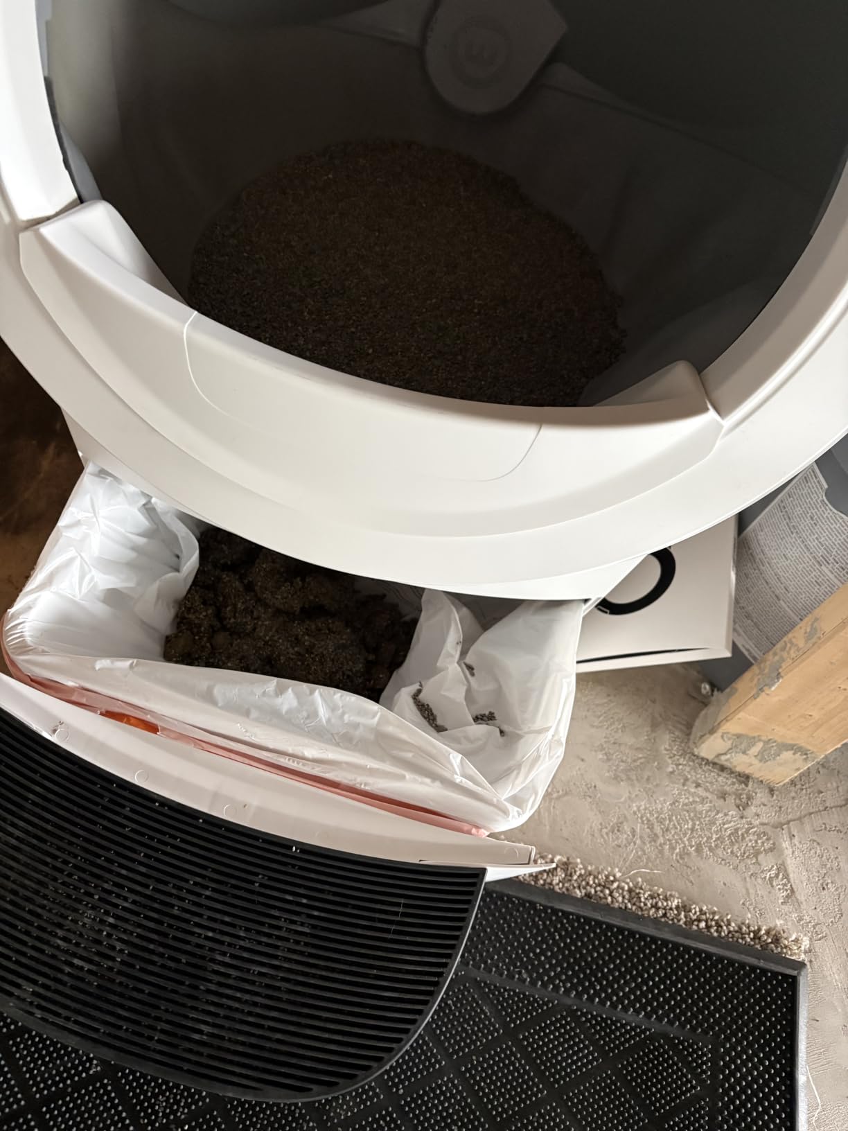 Whisker Litter-Robot 4, White - Automatic, Self-Cleaning Cat Litter Box, Helps Reduce Litter Box Odors, Works with Any Clumping Litter customer photo 2