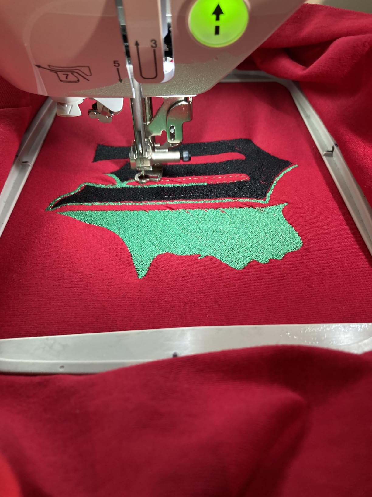 Brother SE2000 Sewing and Embroidery Machine Computerized customer photo 1