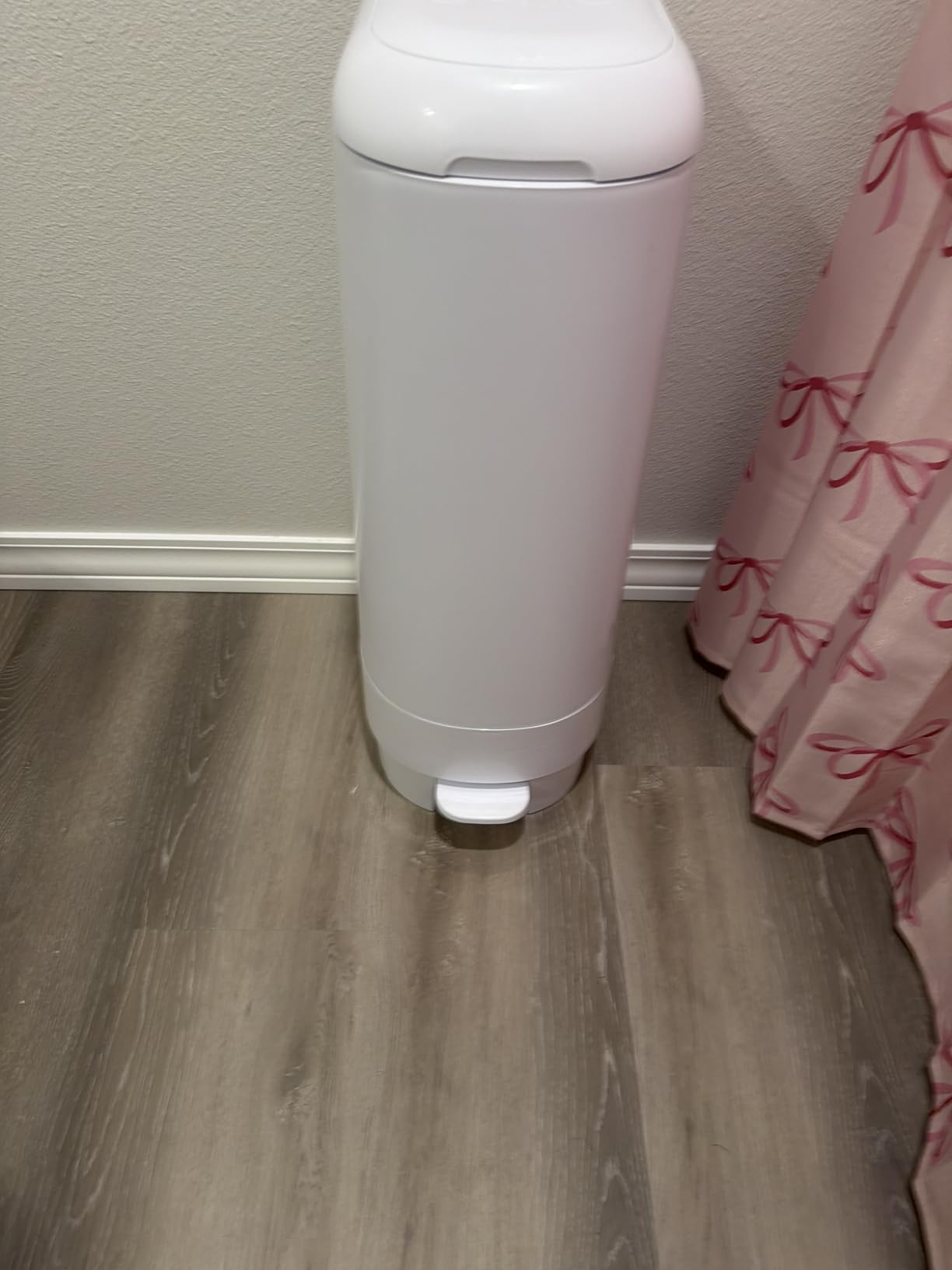 Diaper Genie Signature Pail Includes 1 Easy Roll Refill with 18 Bags customer photo 2