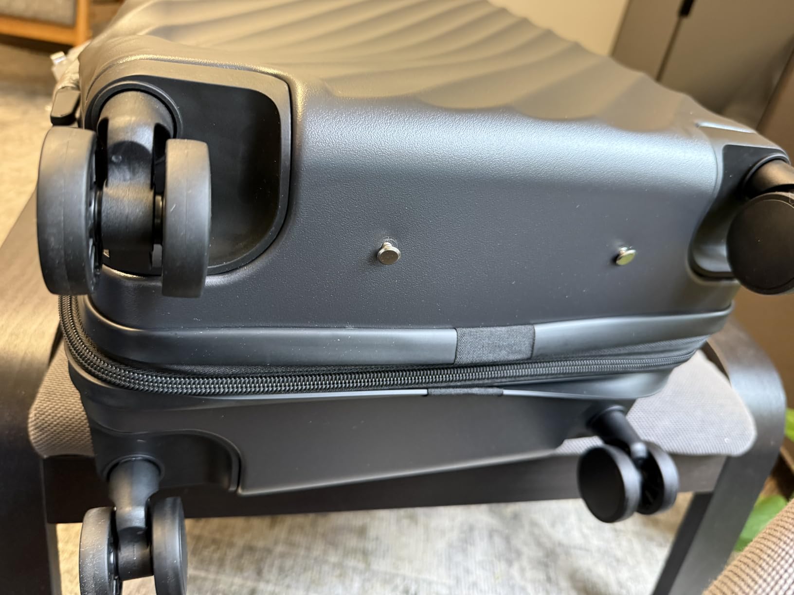 LUGGEX 3-Piece Expandable Luggage Set, Charcoal Metallic customer photo 1
