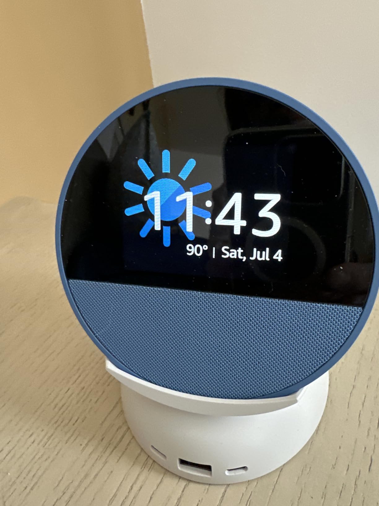 Amazon Echo Spot (newest model), Great for nightstands, offices and kitchens, Smart alarm clock, Designed for Alexa+, Black customer photo 2