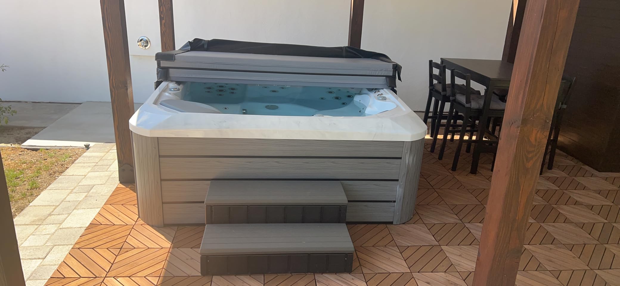 Comfort Hot Tubs - Hot Tub Spa - Seats 5-6 People - 51 Jets - Standard Heavy Duty Flip Cover, Water Fountains, Ozonator, LED Lights, Headrests, and More customer photo 1