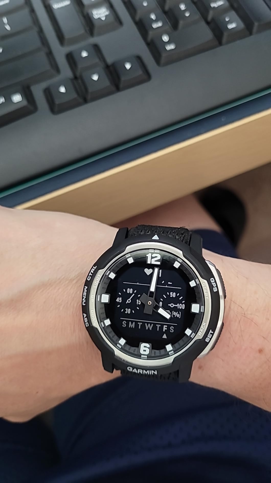 Garmin Instinct Crossover, Hybrid Smartwatch, 45mm, Black | Thermal & Shock Resistant, Long Battery Life, Accurate Analog Timekeeping, Built-In Sports Apps, Smart Notifications customer photo 1