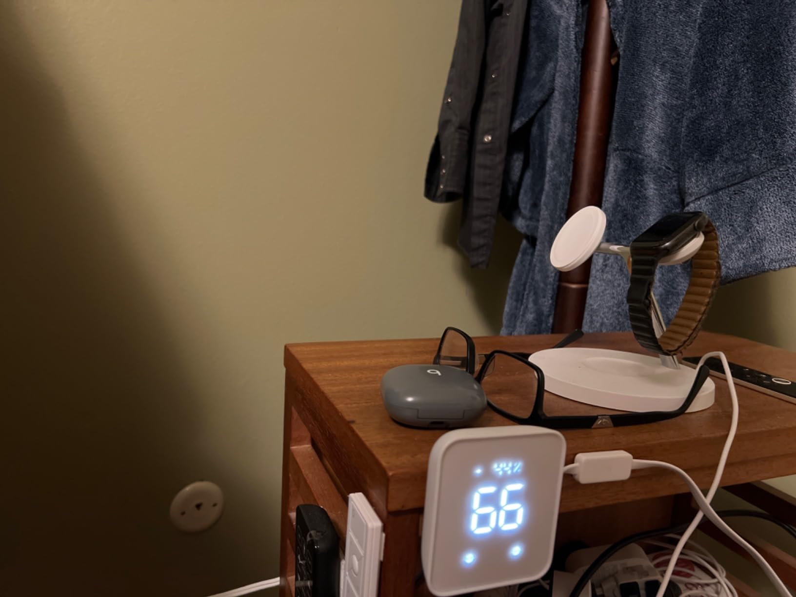 SwitchBot Hub 2 (2nd Gen), Work as a WiFi Thermometer Hygrometer, IR Remote Control, Smart Remote and Light Sensor, Link SwitchBot to Wi-Fi (Support 2.4GHz), Alexa, Google Home, Apple Home Compatible customer photo 2