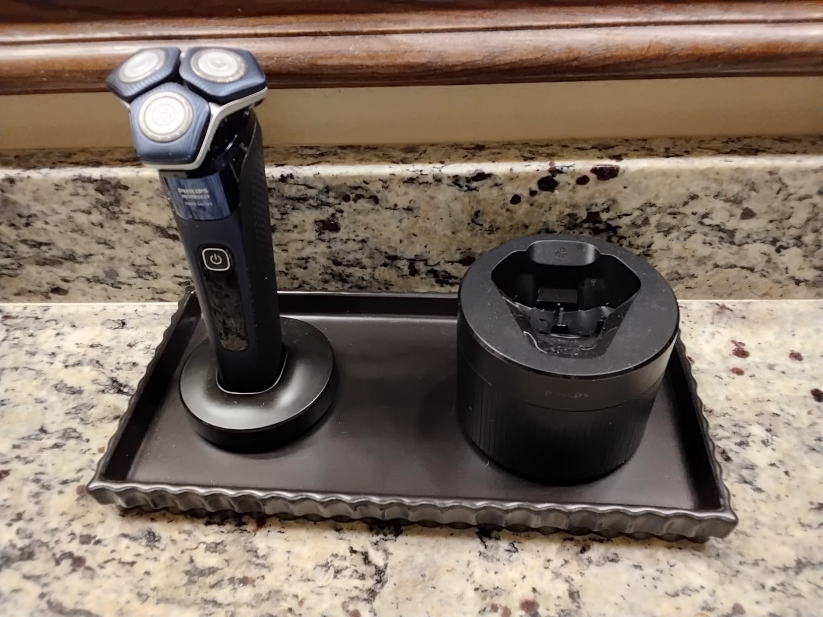 Philips Norelco 7800 Electric Shaver, Black | 45 SteelPrecision Blades, SenseIQ Technology, Nano SkinGlide coating, 360° Flexible Heads, Charging Stand customer photo 1