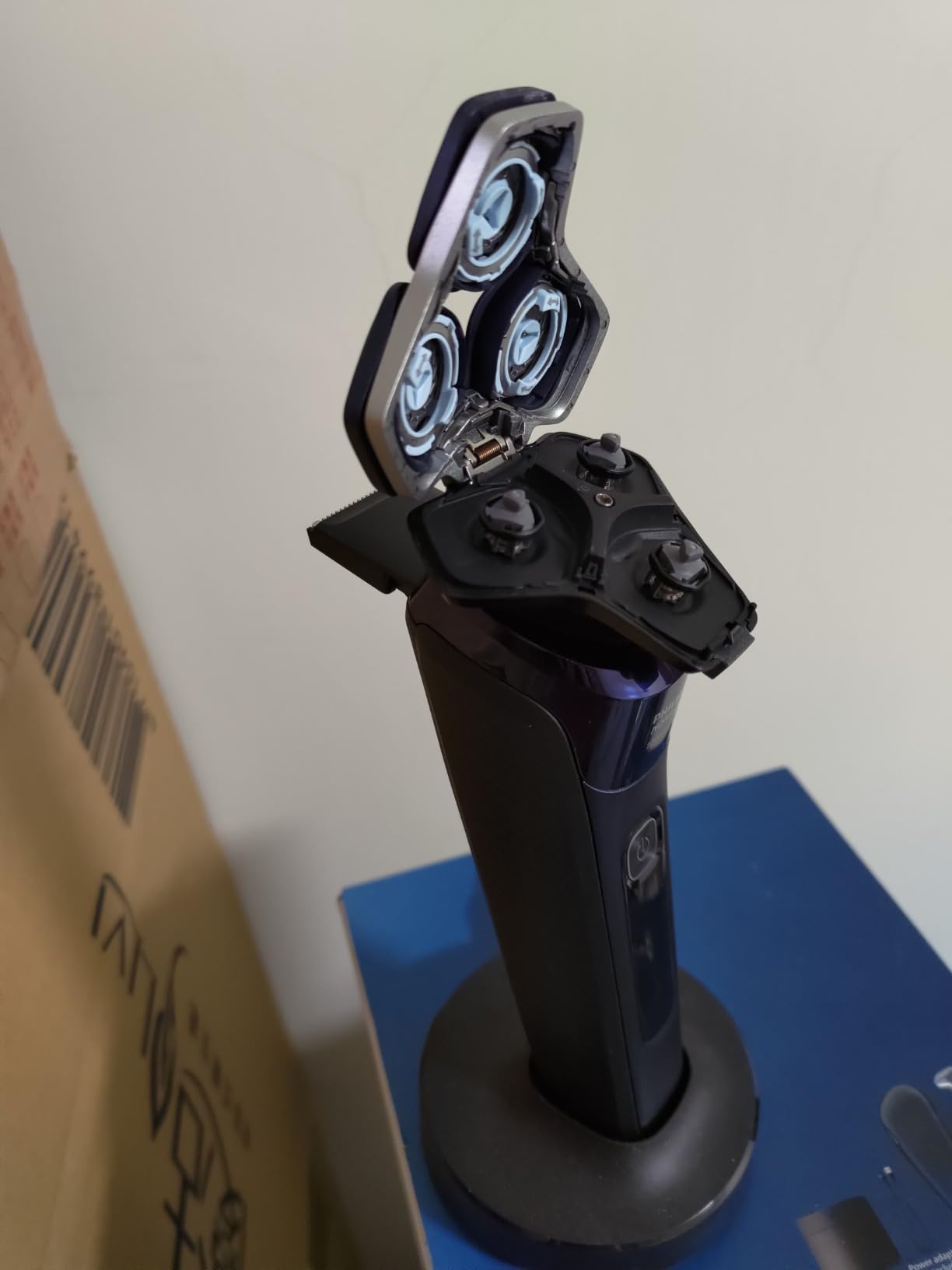 Philips Norelco 7800 Electric Shaver, Black | 45 SteelPrecision Blades, SenseIQ Technology, Nano SkinGlide coating, 360° Flexible Heads, Charging Stand customer photo 2
