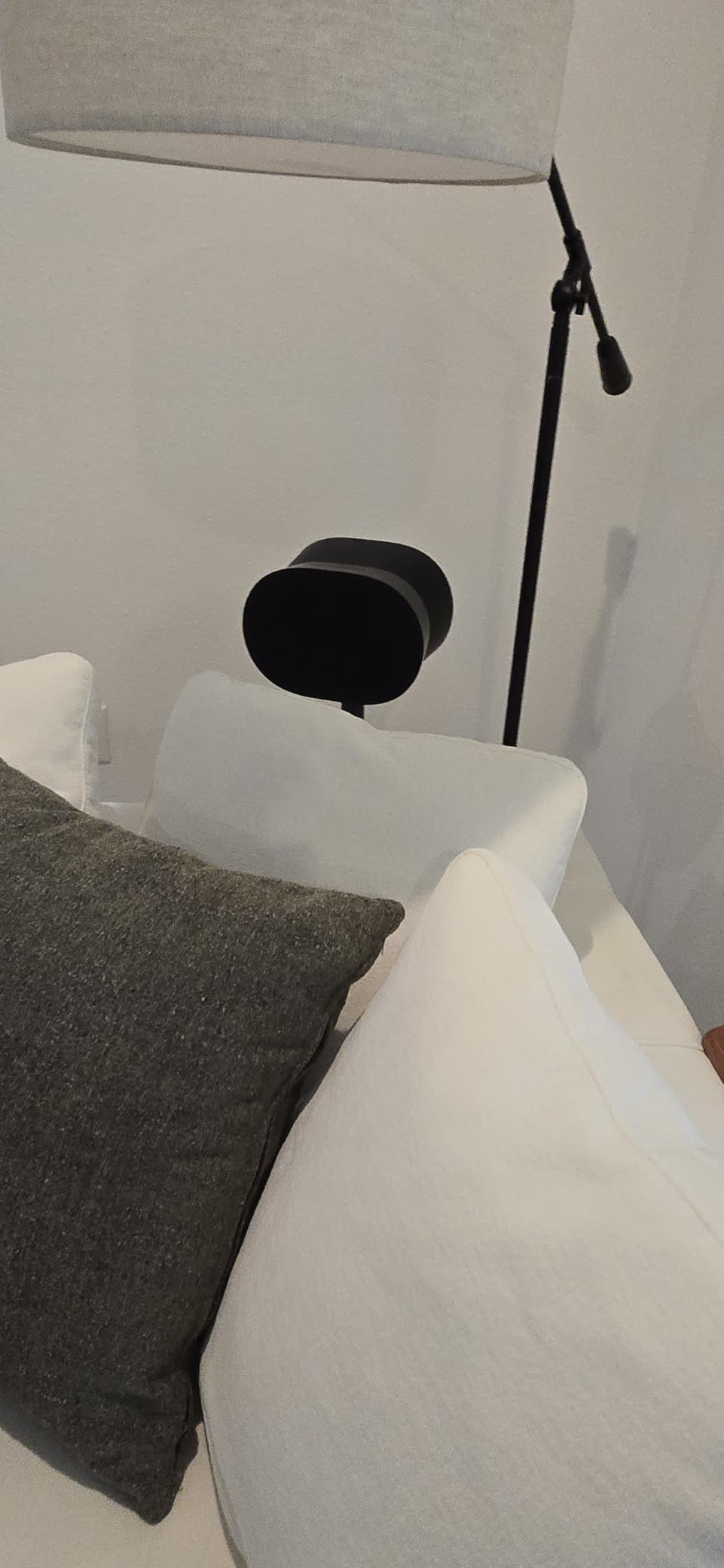 Sonos Era 300 Wireless Smart Speaker with Dolby Atmos - Black | 6-Driver Design | Bluetooth | WiFi | Trueplay Tuning | Stereo Pairing | Alexa | Works as Surround with Sonos Soundbars customer photo 2