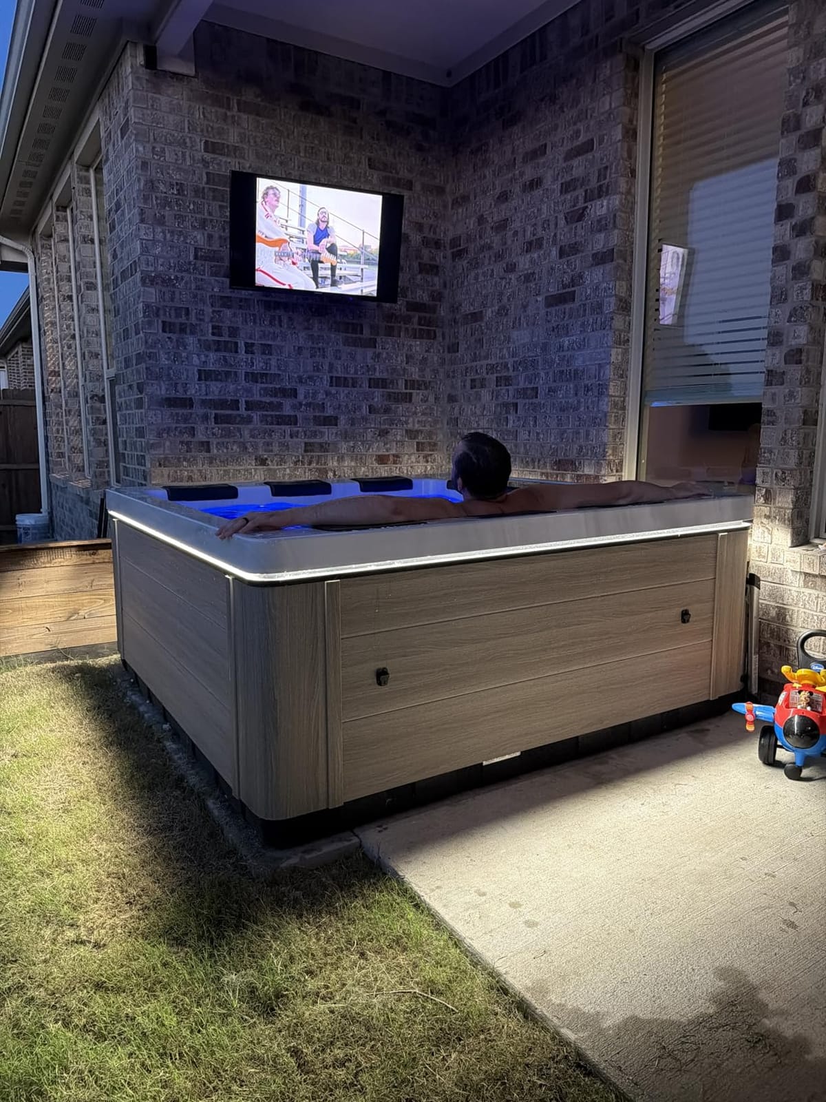 Comfort Hot Tubs - 6 Person Luxury Outdoor Portable Spa - 44 Jets - Above Ground Hot Tub customer photo 1