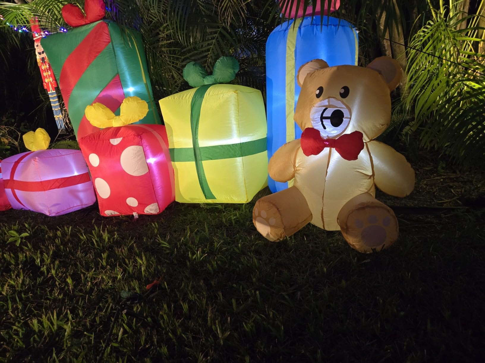 KOOY 10FT Giant Christmas Inflatables Outdoor Decorations Gift Boxes and Bear,Blow up Yard Decorations with LED Light for Xmas New Year Decor Inflatable for Holiday Party Garden Lawn Winter Décor customer photo 1