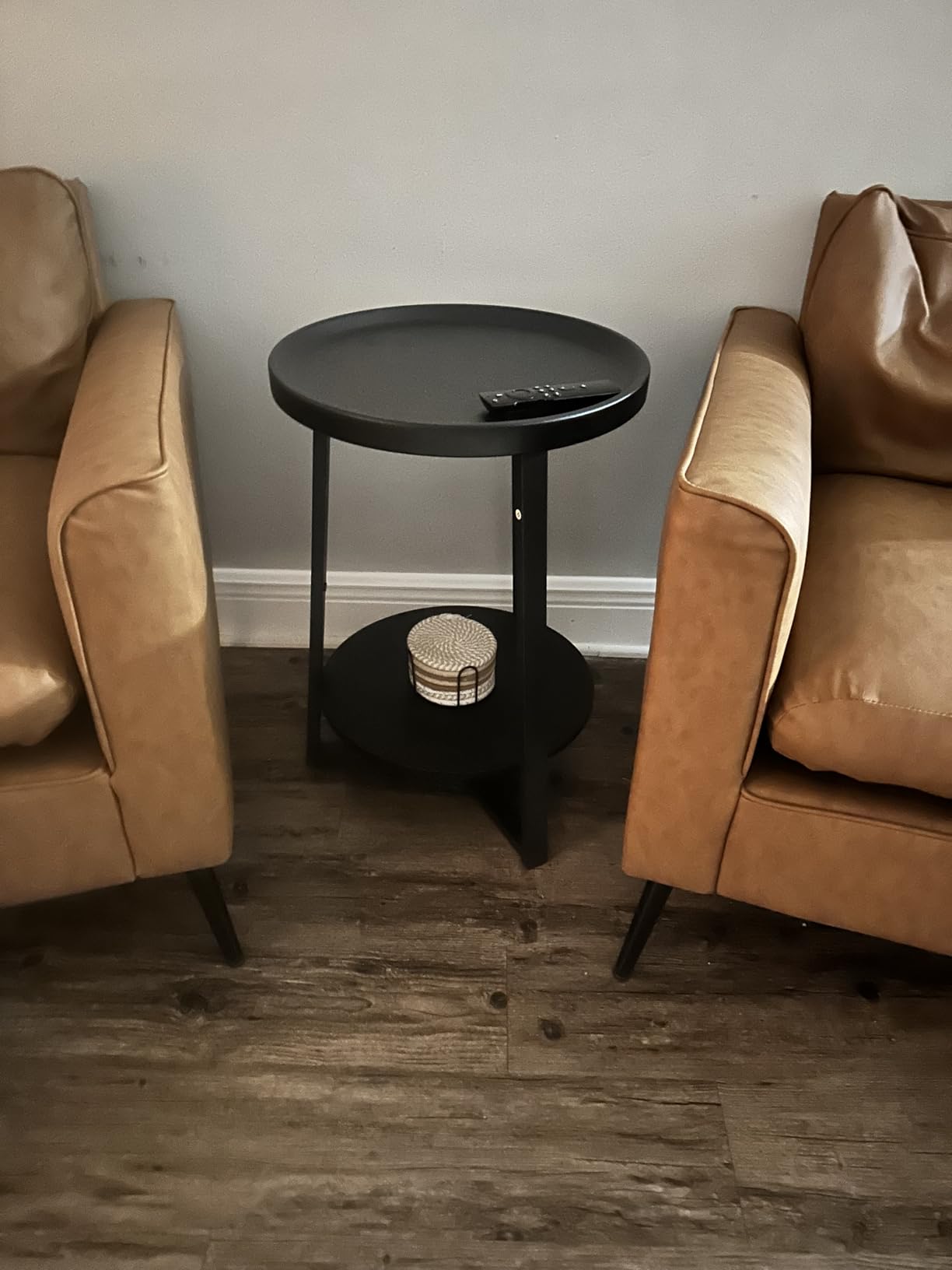 Gadroad Round End Table with Storage Shelf, 2 Tier Farmhouse Side Table Nightstand for Living Room, Bedroom, Wood Tabletop & Black Metal Frame, Brown 15.7 * 15.7 * 23.0inches customer photo 1