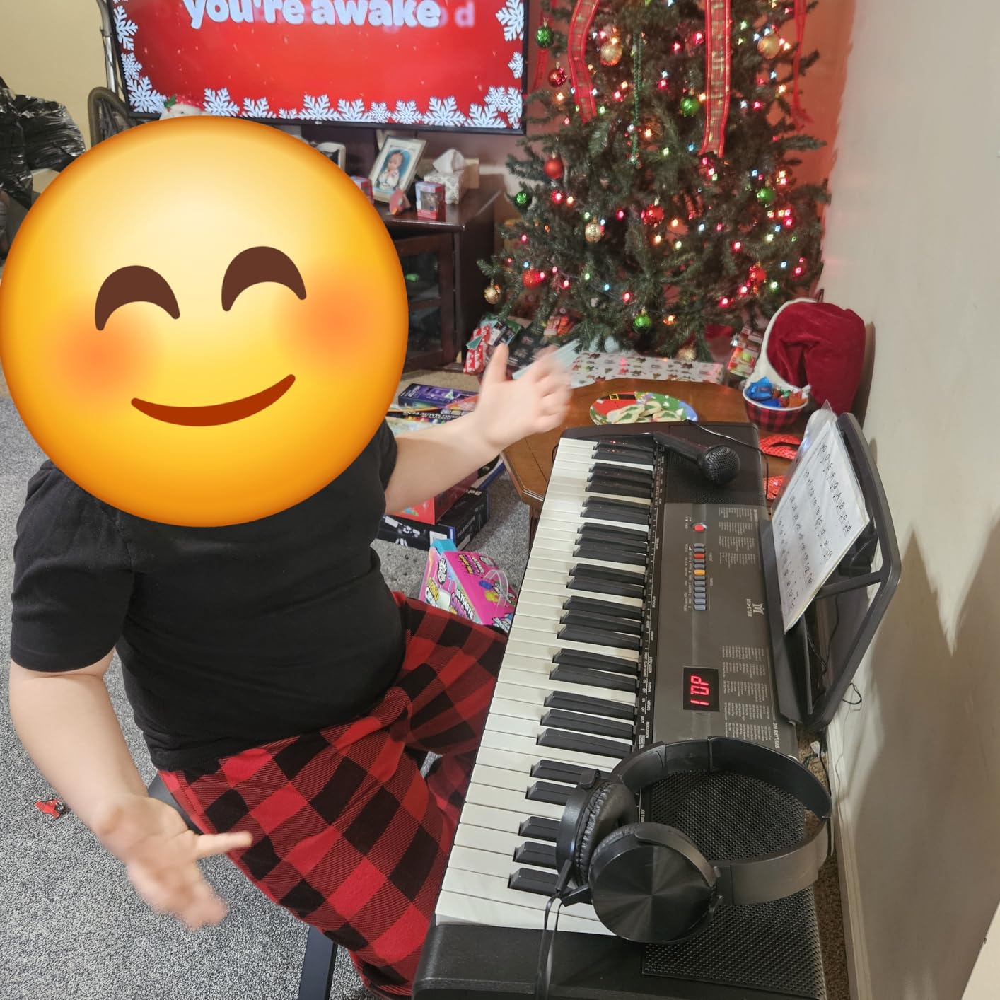 MUSTAR 61 Key Piano Keyboard, Electric Piano Keyboard with Lighted Up Keys | Learning Keyboards Piano for Beginners With Piano Stand, LCD Screen, Headphones, Microphone (Black with Stool) customer photo 2