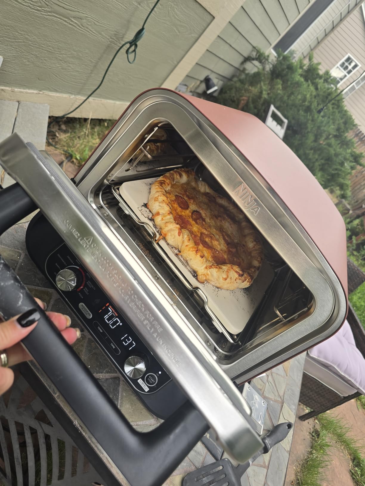 Ninja Woodfire Oven & Smoker, 8-in-1, Heats to 700F, Terracotta Red, OO101 - 5 pizza styles, bakes & proofs at up to 700F, fitting a 12