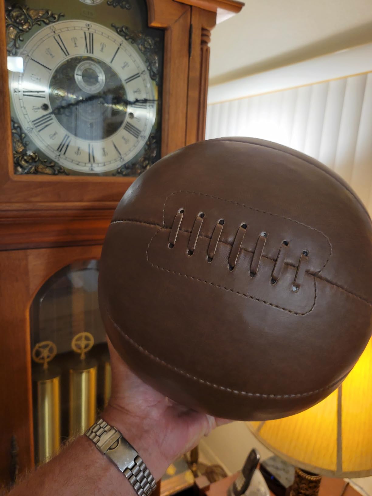 Core Weighted Medicine Ball 4, 6, 8, 10, 12, 14, 16, 20, 25, 30 lbs, Soft Touch Vegan Leather with Sturdy Grip for Strength Training, Recovery, Balance Exercises and Other Full-Body Workouts customer photo 1