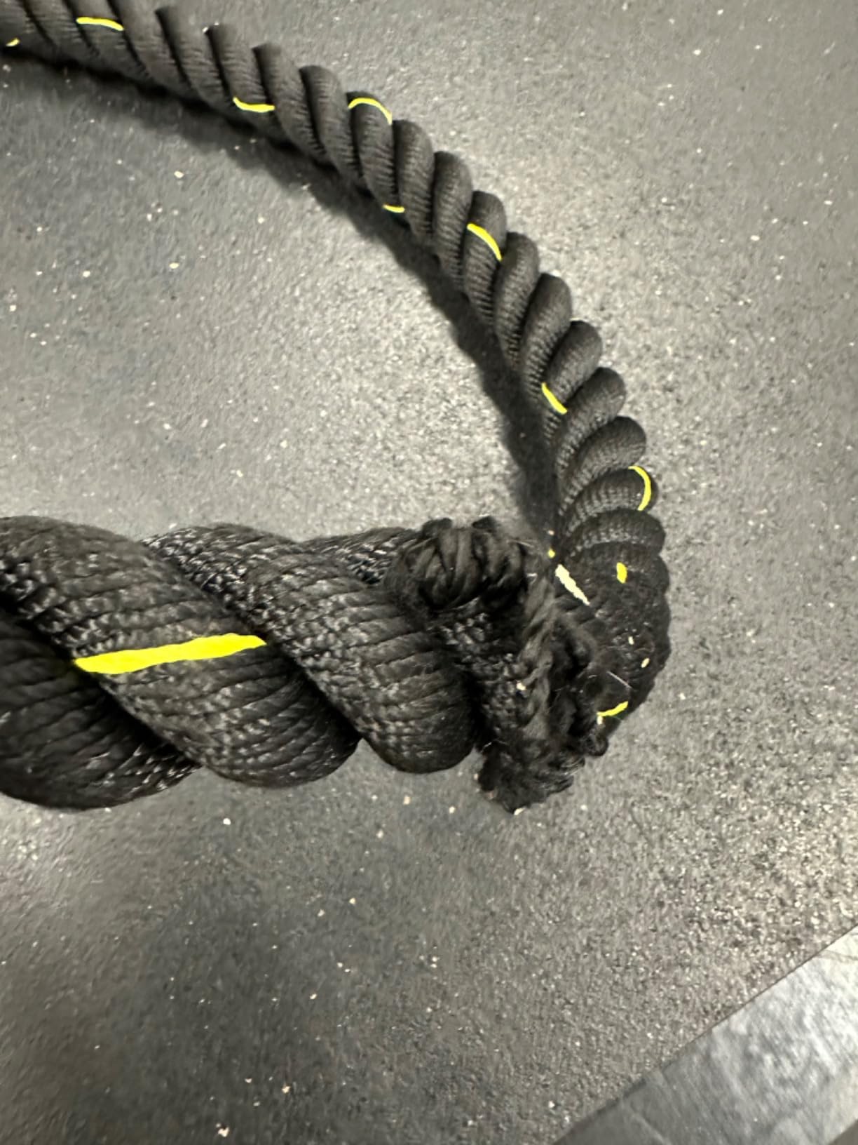 Fitvids Battle Rope 1.5 Inch Diameter Poly Dacron 30 FT Length, Heavy Ropes for Home Gym and Workout customer photo 1