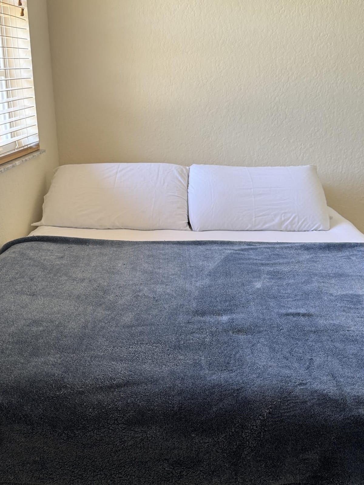 iDOO Queen Air Mattress with Built in Pump, 18