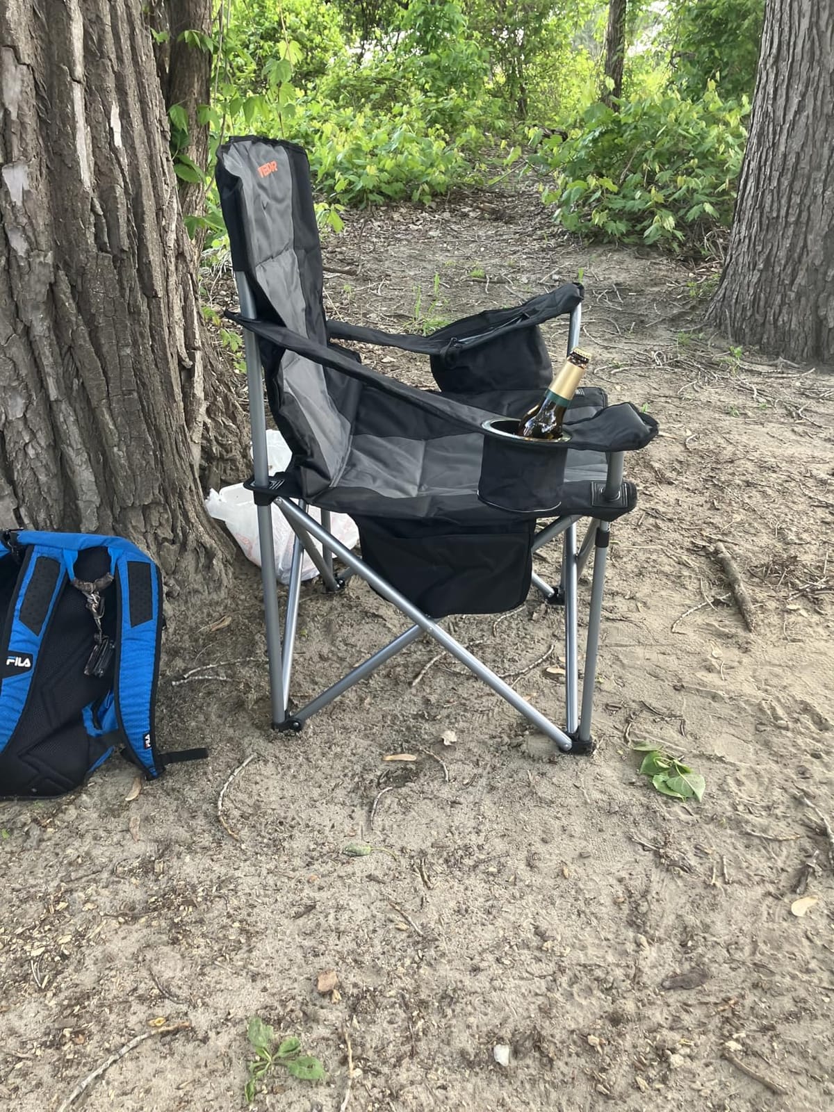 VEVOR Oversized Camping Folding Chair, Portable Heavy Duty Outdoor Quad Lumbar Back Padded with Side Pockets, Cup Holder and Cooler Bag for Beach, Lawn, Picnic, Fishing, Backpacking, Black customer photo 1
