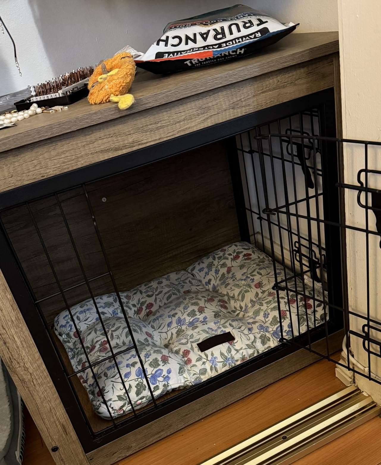 Yaheetech 27.5in Wooden Dog Crate Furniture w/Cushion for Small Medium Dogs | Furniture-style Design Kennels, Double Door Side End Table, Adjustable Non-slip Feet, Secure Latch Door, Sturdy Stable Structure customer photo 2