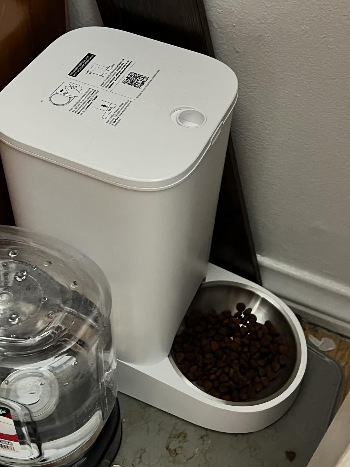 PETKIT Automatic Cat Feeder, 2.4G WiFi Automatic Dog Feeder, App Control Pet Food Dispenser with Triple Fresh-Lock System, Schedule Feeding, Food Shortage Alert, Dual Power-Charge&Battery, 3L Capacity customer photo 1