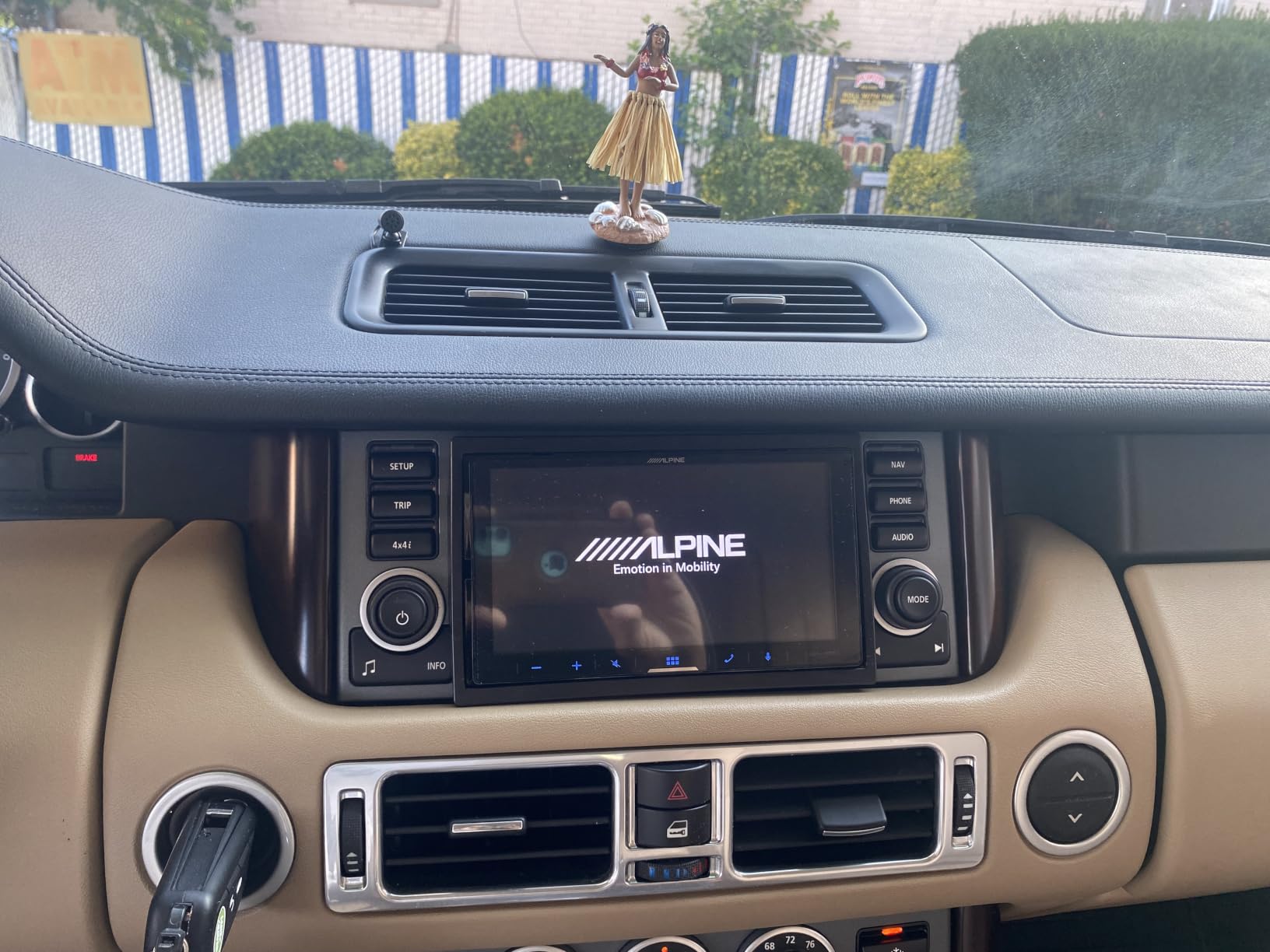 Alpine iLX-W670 Digital Multimedia Receiver with CarPlay and Android Auto Compatibility customer photo 2