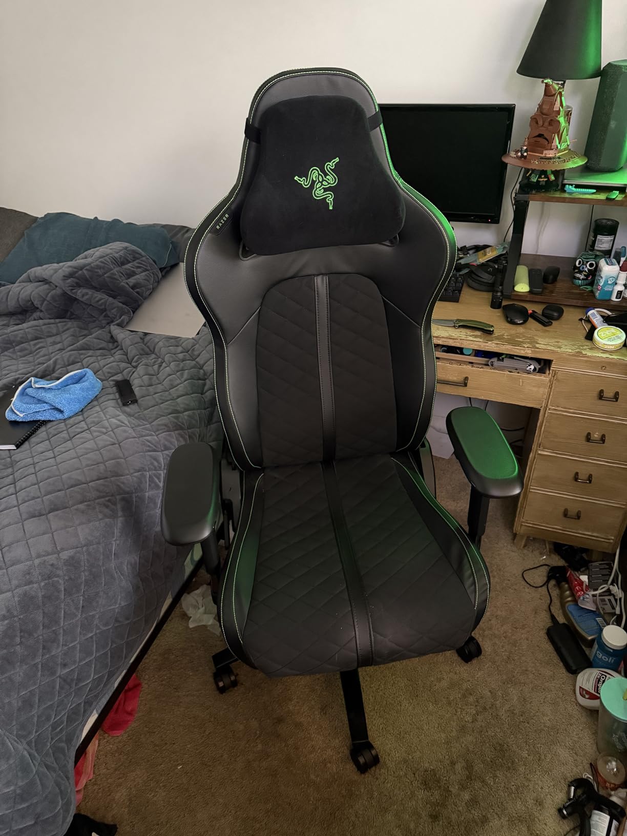 Razer Enki Gaming Chair, Built-in Lumbar Arch, All-Day Comfort, Black/Green | Optimized Cushion Density, Dual-Textured, Eco-Friendly Synthetic Leather, Adjustable 152-degree Recline customer photo 1