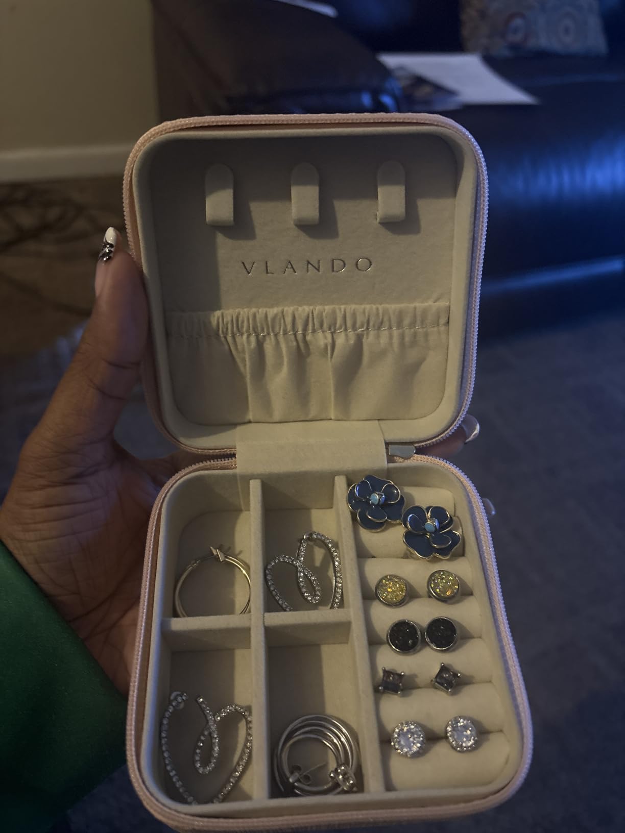 VLANDO Travel Jewelry Case, Compact Design, Necklace Hook, Anti-Tangle | Removable Dividers, Waterproof PU Leather, Scratch-Resistant Lining, Portable Storage for Rings, Earrings, Necklace，Bracelet customer photo 2