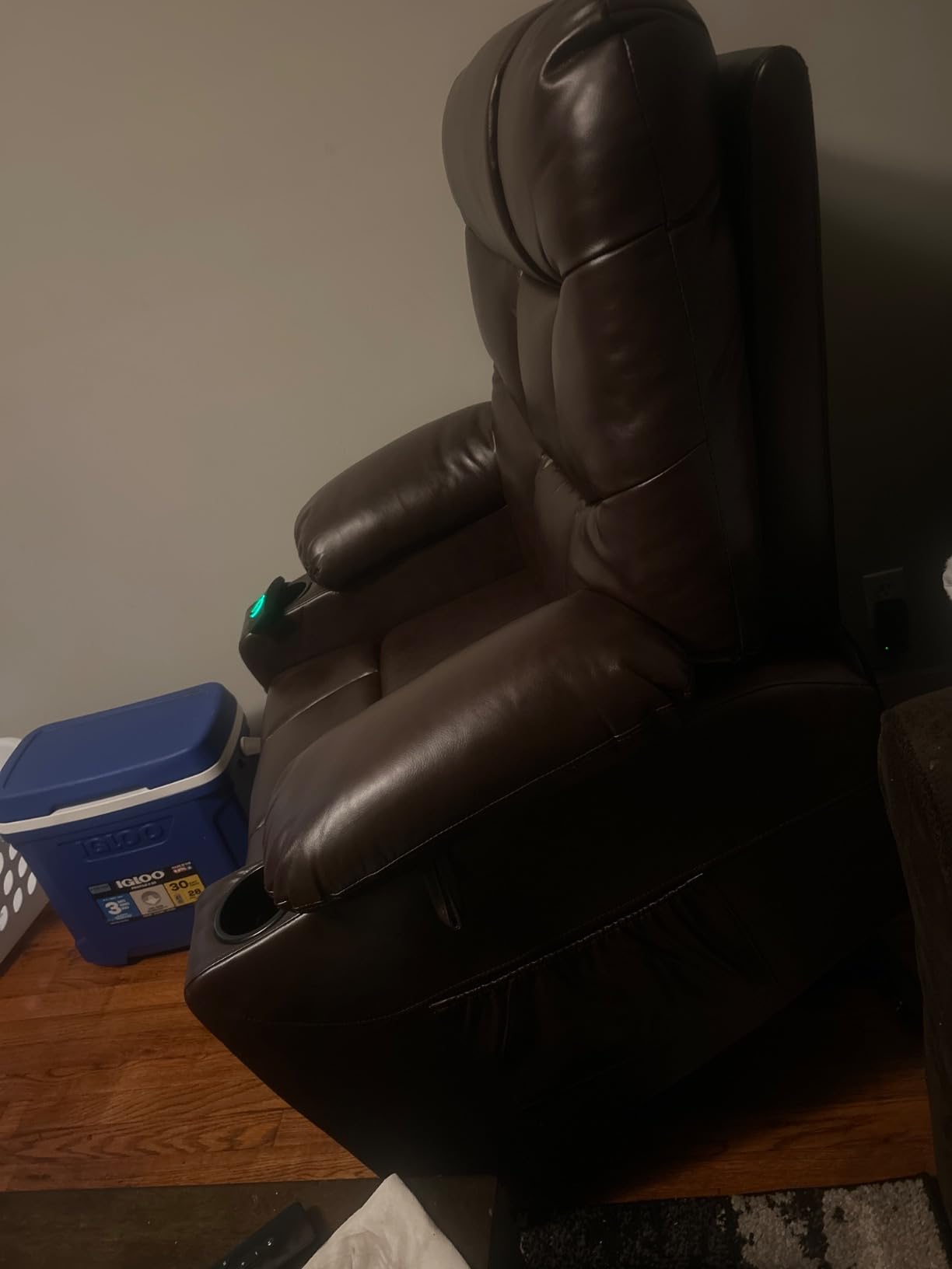 MCombo Oversized Power Lift Recliner Chair with Extended Footrest, Extra Wide for Big and Tall Elderly People, Faux Leather R7289 (Dark Grey, Medium-Wide) customer photo 1