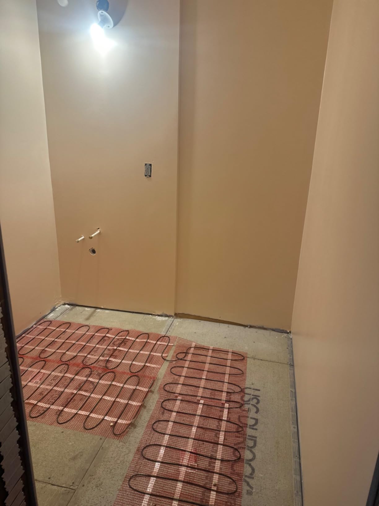 VEVOR Floor Heating Mat, 10 Sq.ft. 14F-113F Electric Radiant Floor Heated Warm System with Digital Floor Sensing Thermostat, 110-120V Includes Installation Monitor, Adhesive Back for Easy Installation customer photo 2