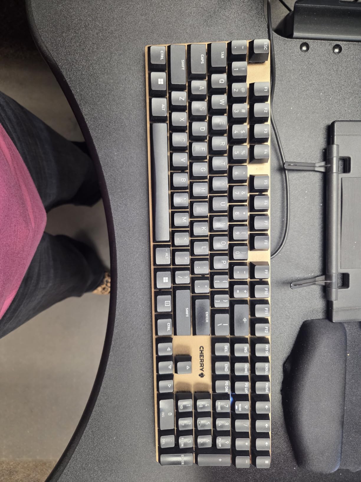 Cherry KC 200 MX Wired Mechanical Office Keyboard MX2A Silent RED Switches | Modern Design, Aluminum Surface, USB-A Connection, Black/Bronze, Quiet Keys customer photo 2